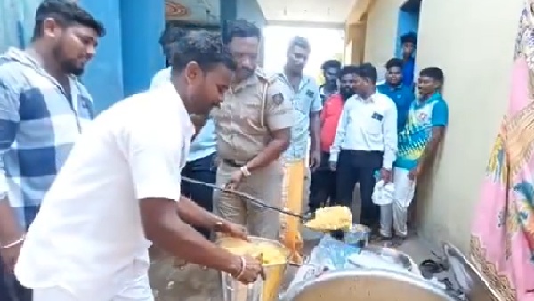 Puducherry SI honoured the students who scored the highest marks in the 10th and 12th examination