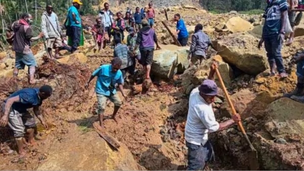 2 000 buried alive in Papua New Guinea landslide 2 000 buried alive in Papua New Guinea landslide