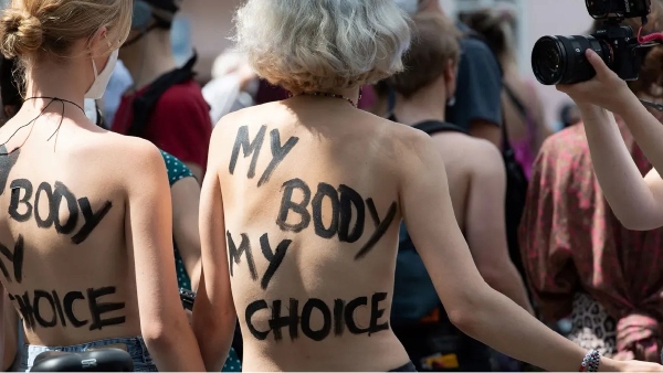 Women allowed to shower topless in Berlin Germany