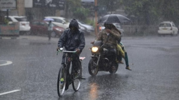 Chennai Chengalpattu kanchipuram districts likely to get light to moderate rain wth thunderstorm upto 10 Am today