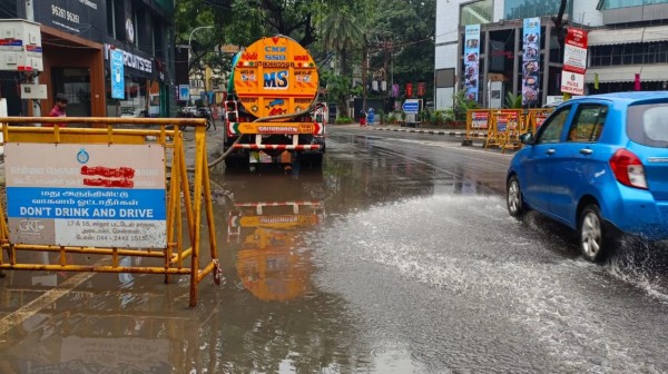 Moderate rain in various parts of Chennai from morning