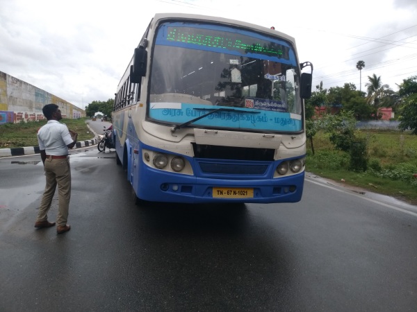 An cold war has erupted between the tamilnadu police and transport corporation