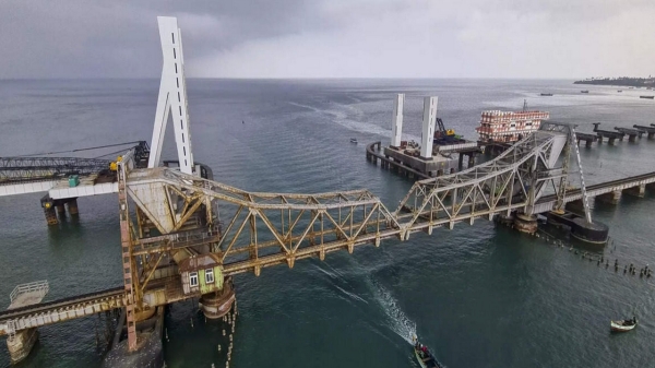 When will Pamban new rail suspension come to centre of the bridge