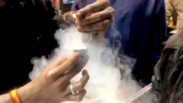 Karnataka Girl eats Smoky Paan in marriage event suddenly a hole developed in her Stomach