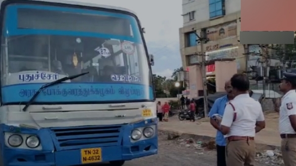 Chennai Traffic police impose fine on Government Bus parked at no parking in Tambaram