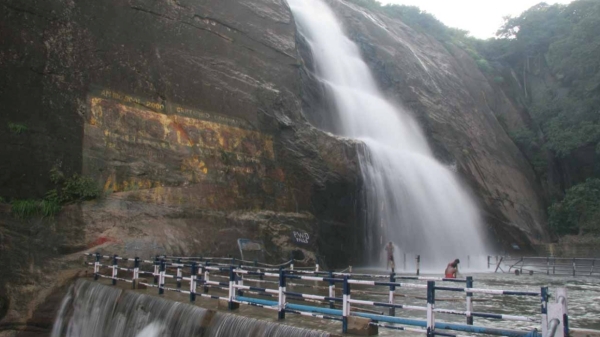 Tenkasi Old Courtalam Falls Strict control for tourists Only allowed till 5 30 pm