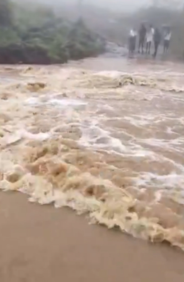 Flash flood in the river near Kodaikanal Pallangi Kombai Moongil Kaadu