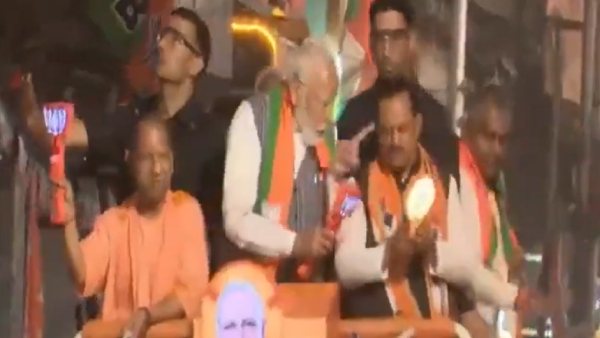 Why are you hiding my face PM Modi scolded BJP candidate at Kanpur roadshow in Uttar Pradesh Why are you hiding my face PM Modi scolded BJP candidate at Kanpur roadshow in Uttar Pradesh