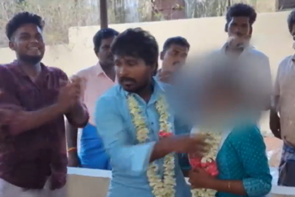 After 9 year love woman nurse gets marriage with his lover in cuddalore After 9 year love woman nurse gets marriage with his lover in cuddalore