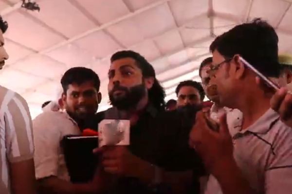 Rs 100 for women who attend Amit Shah Rally Journalist assaulted by BJP workers after he raised question in Rae Bareli