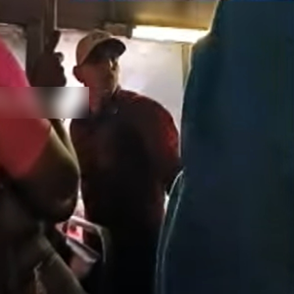Confronts over seat Two passengers Fight Fiercely inside MTC Bus in Chennai Broadway