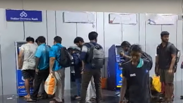 Solo ATM in kilambakkam bus terminus Commuters have to wait for a long time to withdraw cash