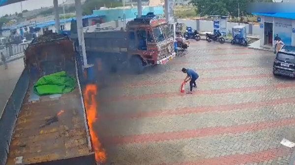 Petrol bunk staff doused the fire in lorry immediately averts disaster