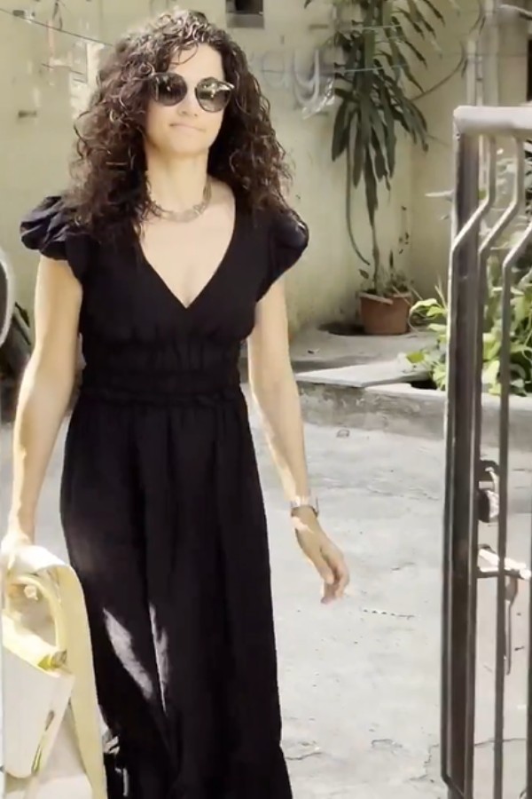 video Swiggy delivery agent walking past Taapsee Pannu without being starstruck