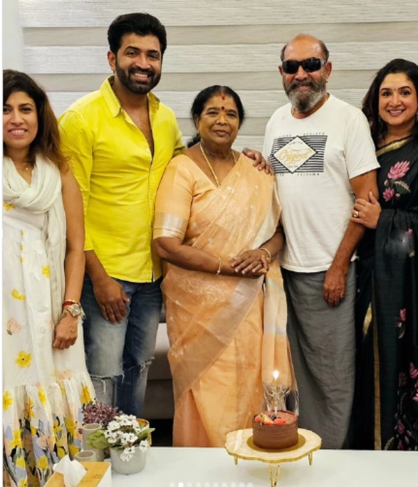 Actor Vijayakumar daughter Anitha post her mother birthday