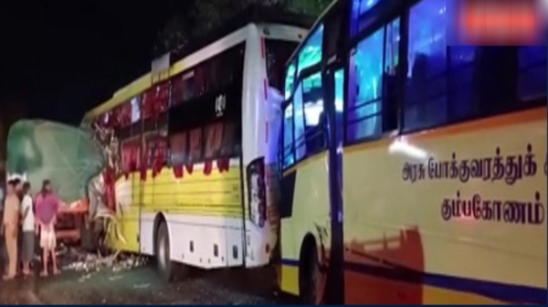 A huge accident at Chengalpattu 4 vehicles tangled with each other