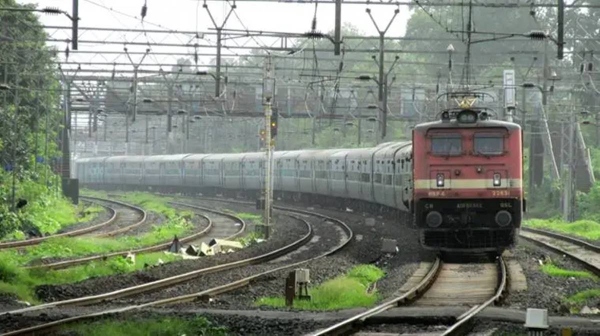 Nellai to Egmore Special Train Rescheduled to leave at tirunelveli 2 45 hours late today southern Railway Nellai to Egmore Special Train Rescheduled to leave at tirunelveli 2 45 hours late today southern Railway