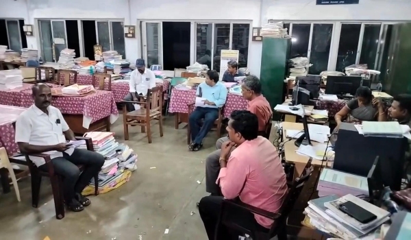 Anti-corruption police raids Dindigul District Collectorate