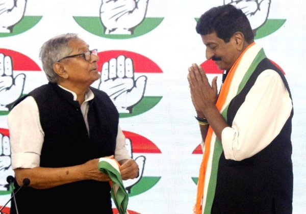 Former Tamilnadu DGP Karuna Sagar joins Congress Party Former Tamilnadu DGP Karuna Sagar joins Congress Party