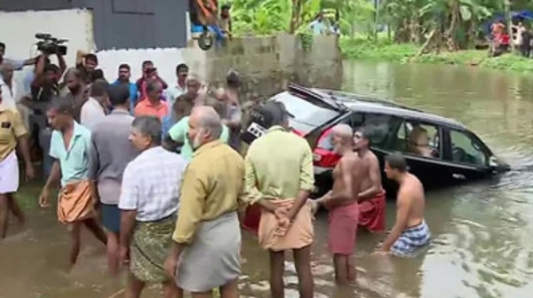 Tourists stuck in a Stream with car in Kerala following the route shown by Google Maps