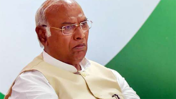 congress-leader-mallikarjun-kharge-issue-an-appeal-to-country-bureaucrats-ahead-of-vote-counts congress-leader-mallikarjun-kharge-issue-an-appeal-to-country-bureaucrats-ahead-of-vote-counts