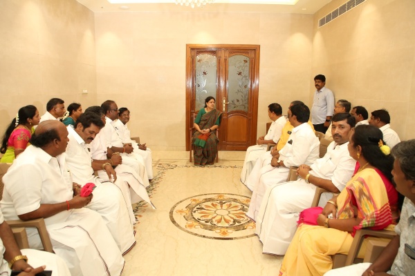 sasikala admk edappadi palaniswami politics