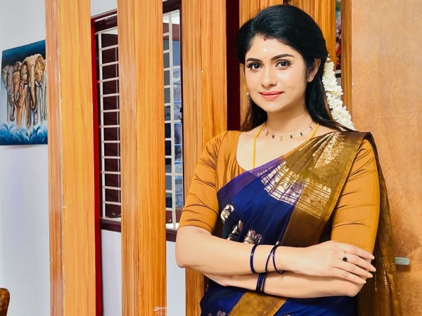 Actress Aswathi entry in Sun TV s Malar serial today