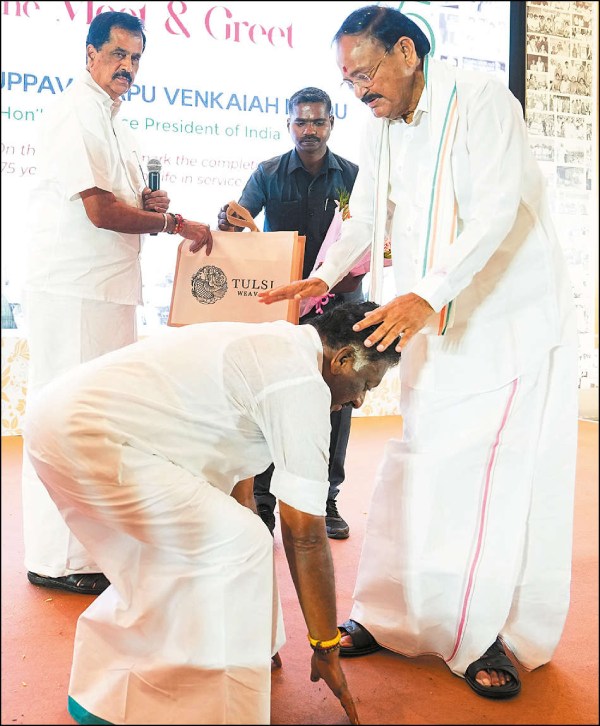 o panneer selvam ops venkaiah naidu