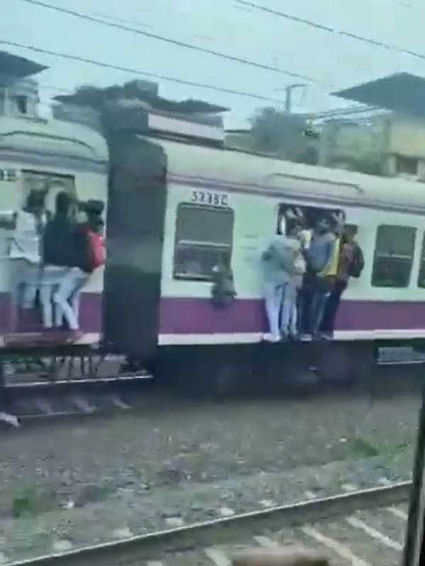 Mumbai train electric train Mumbai train electric train