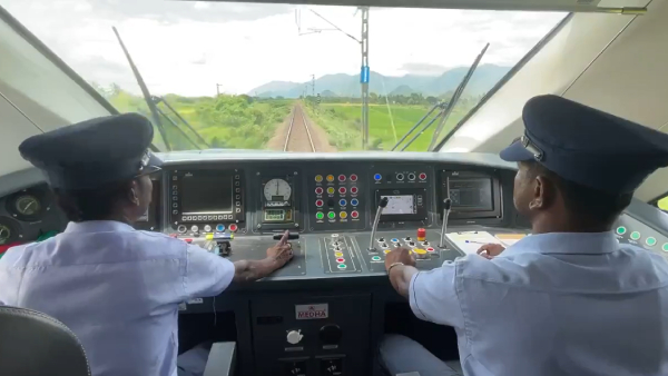 vande bharat railway narendra modi