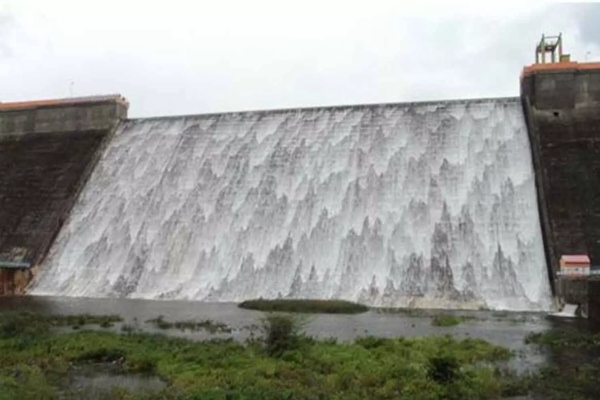 Tour Courtalam Waterfall