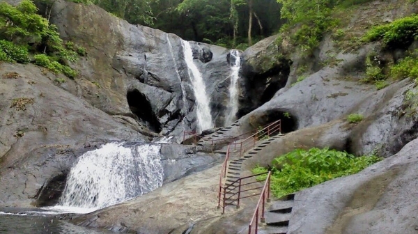 Tour Courtalam Waterfall