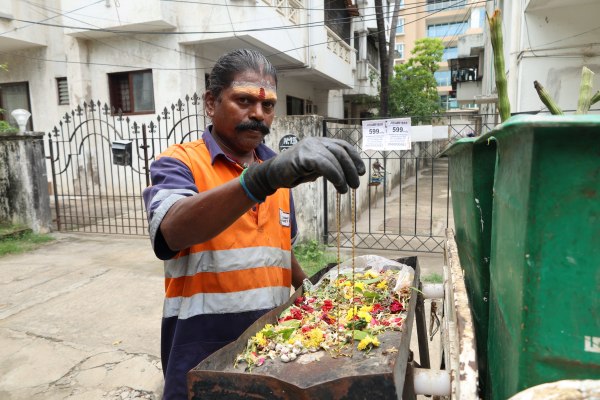 chennai corporation pourakarmikas gold chain