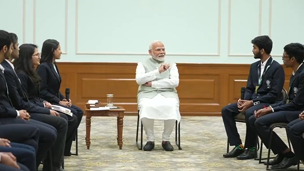 Prime Minister Narendra Modi meets the Chess Olympiad winning team at his residence