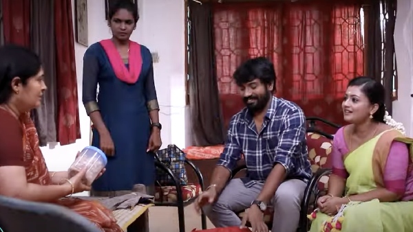 https tamil oneindia com television siragadikka-aasai-serial-actress-gomathi-priya-talked-his-family-while-receiving-an-award-on-vijay-636027 html