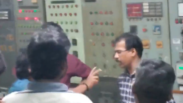 People protest against power cut in chennai during night time