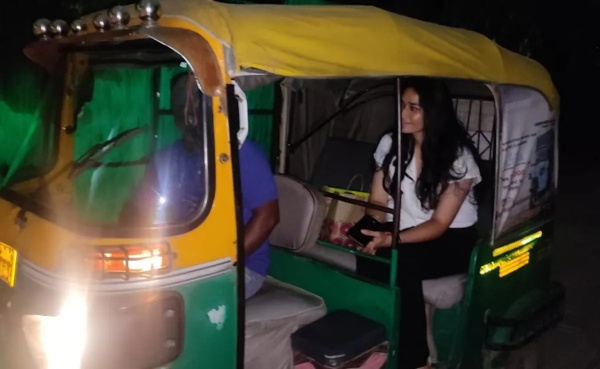 uttra pradesh woman cop