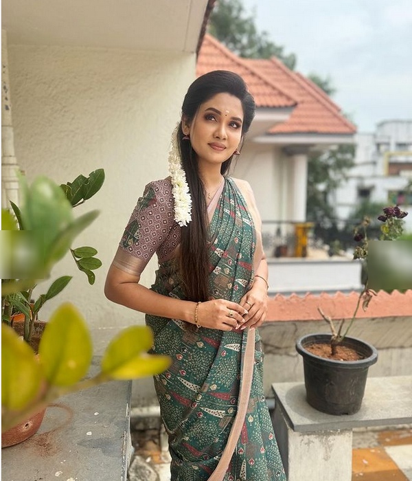 vijay tv sai gayathri