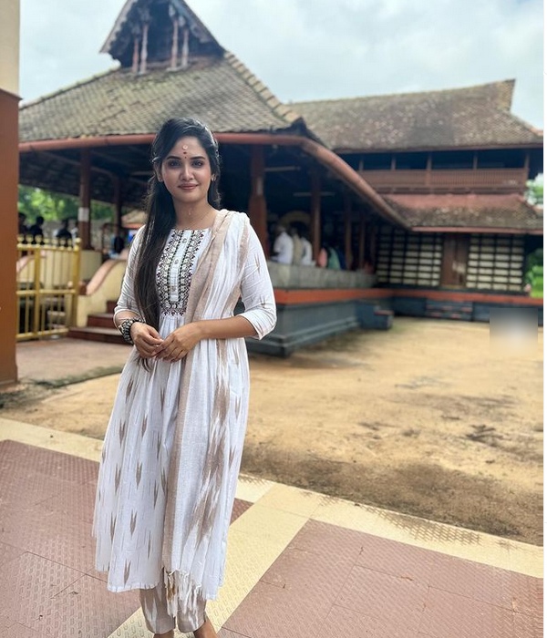 vijay tv sai gayathri