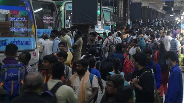 ayutha-pooja-holidays-passengers-throng-in-chennai-kilambakkam-bus-terminus-and-railway-station