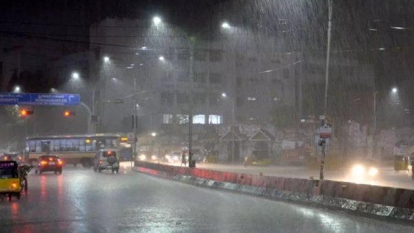 Chennai Experiences Heavy Rain and Strong Winds in Mid-night