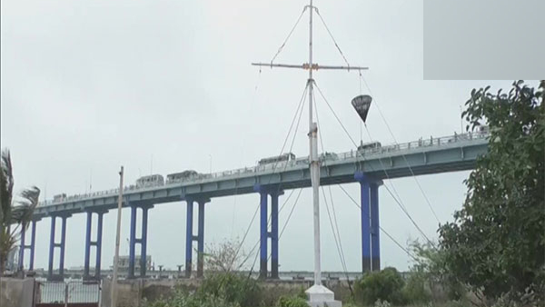 chennai cyclone warning buoy rain