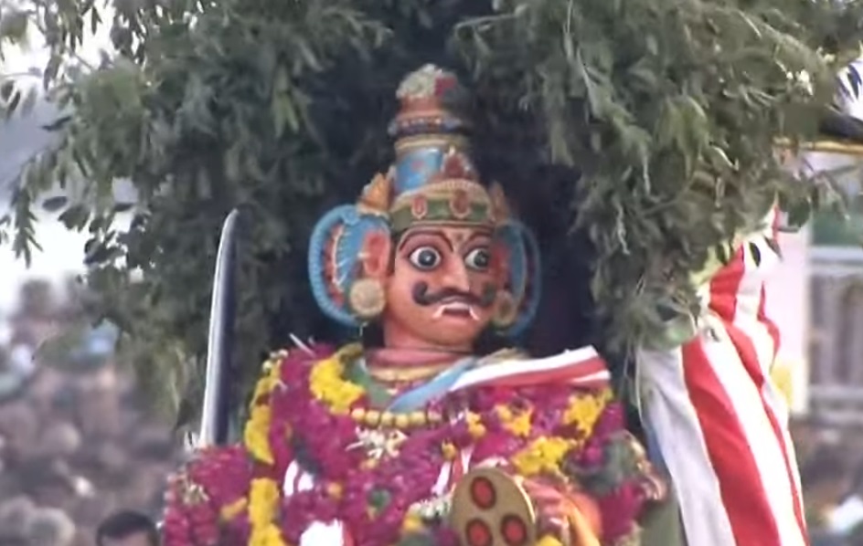 முருகனை நோக்கி முன்னேறும் சூரன்