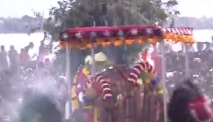 சேவலும் மயிலுமாக மாறிய அசுரர்கள்