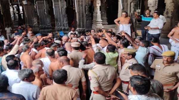 chidambaram temple theetchithar