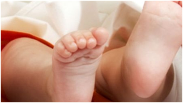 Pudukottai new born baby died after it was delivered in home by watching youtube