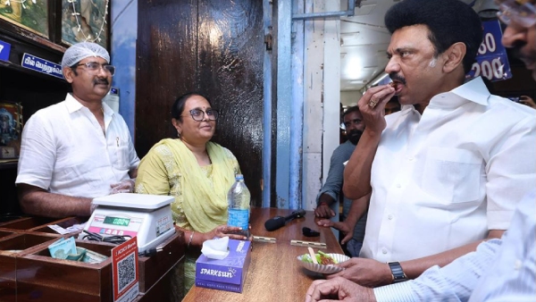 CM Stalin taste Iruttu Kadai Halwa in Tirunelveli