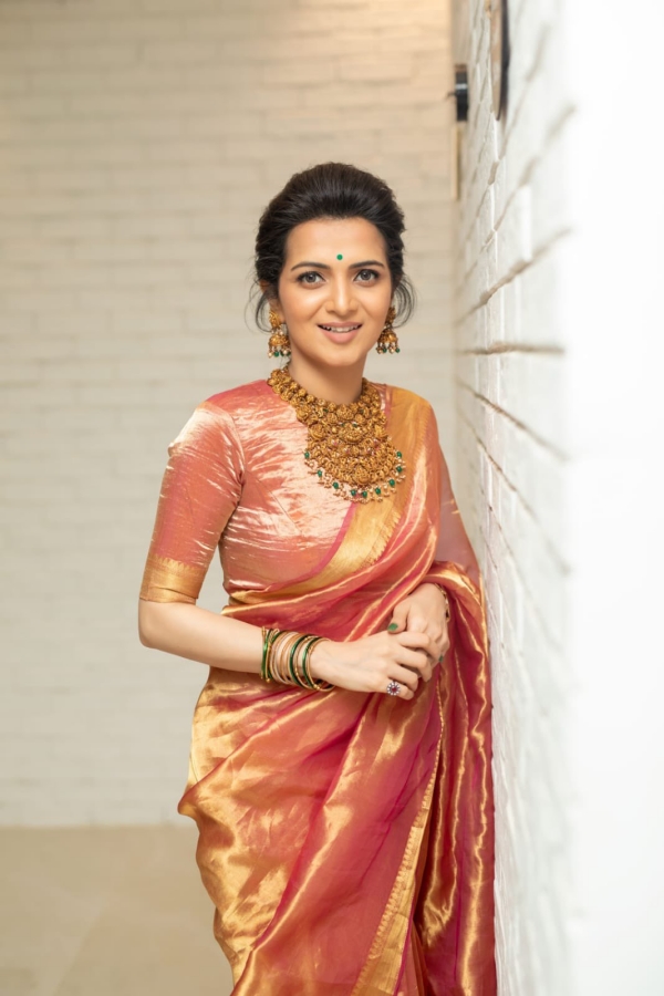 vj Priyanka Vijay TV