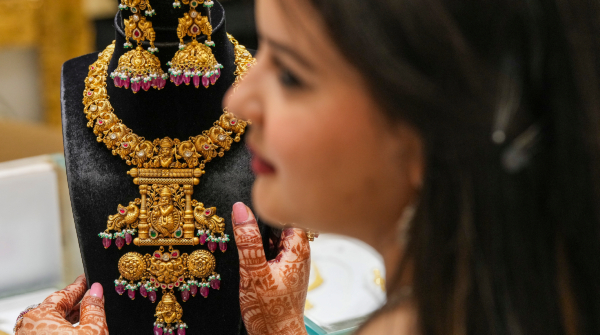 Gold Prices Take a Double Route International Slump vs Indian Surge Ahead of Akshaya Tritiya Gold Prices Take a Double Route International Slump vs Indian Surge Ahead of Akshaya Tritiya