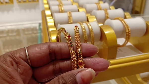 54 pairs of gold earrings and 8 diamond bracelets stolen from a jewellery store in Padi Chennai 54 pairs of gold earrings and 8 diamond bracelets stolen from a jewellery store in Padi Chennai